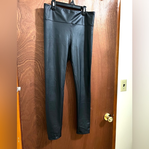 Forever21 Faux Leather Leggings Large - Picture 2 of 7